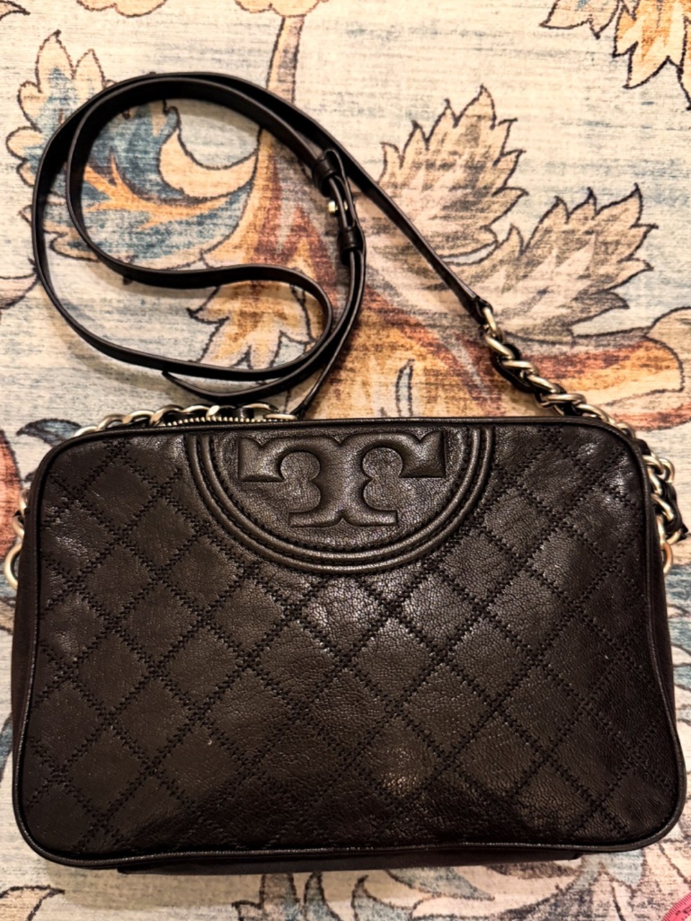 Excellent Condition Tory Burch Quilted Leather Crossbody smoke/pet free